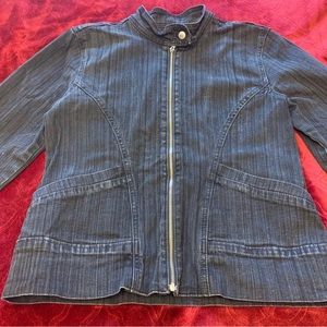 A TOMMY HILFIGER Jean Jacket, Snap Wrist Closure, Zipper Front in a Size Medium